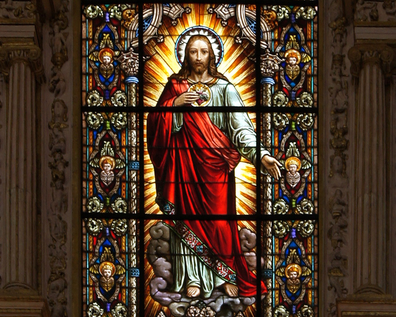 Stained glass window of the sacred Heart of Jesus Christ in the Cathedral of Cordoba, Spain (Wikimedia Commons)