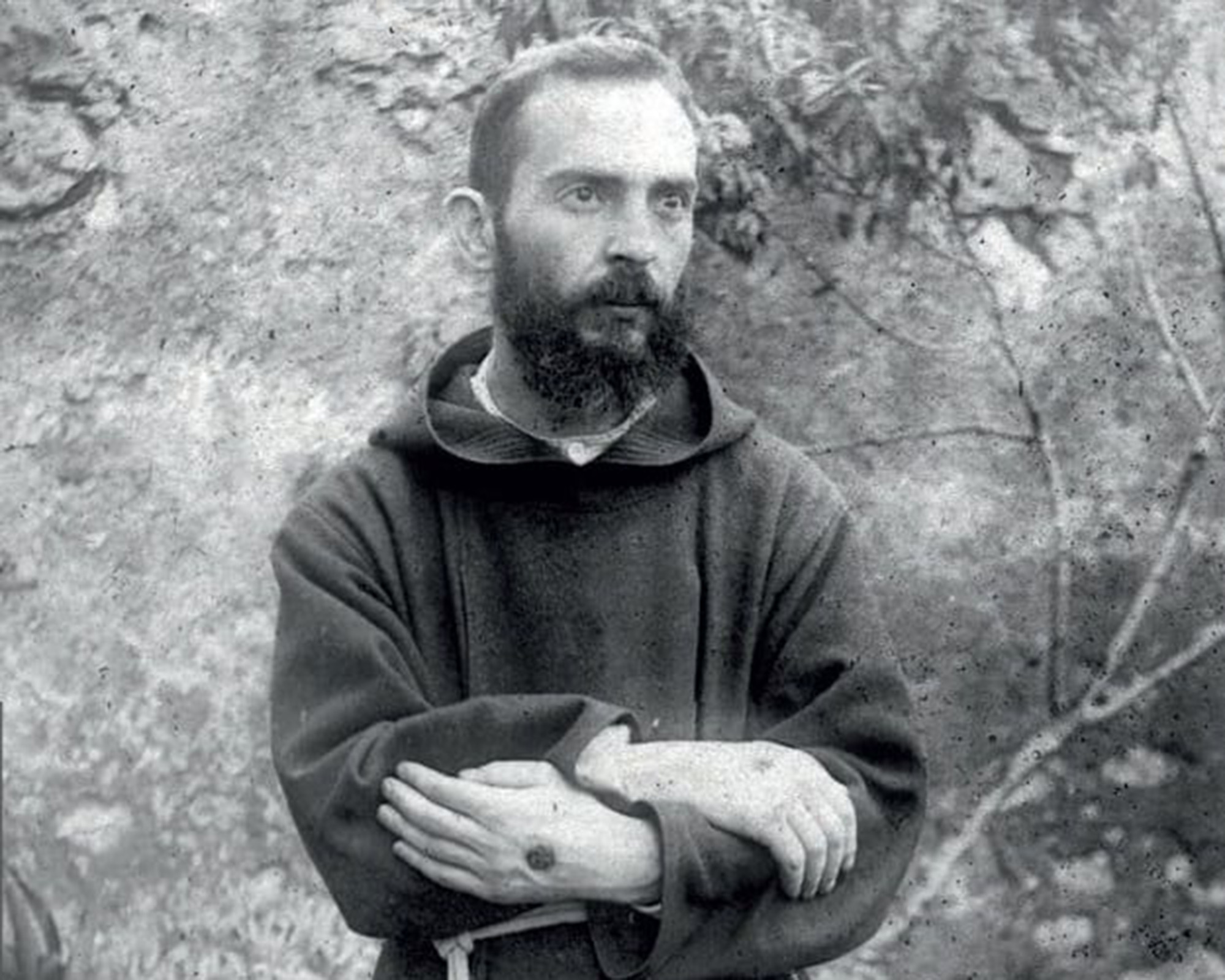 Padre Pio Showing the Stigmata, Placido Bux (1886-1968). 1919, photograph. Frati Minori Cappuccini di San Giovanni Rotondo / Wikimedia Commons