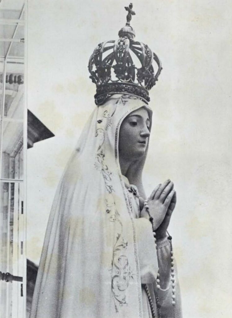 The Statue of Our Lady of Fatima by unknown photographer. May 13, 1968 / Wikimedia Commons.