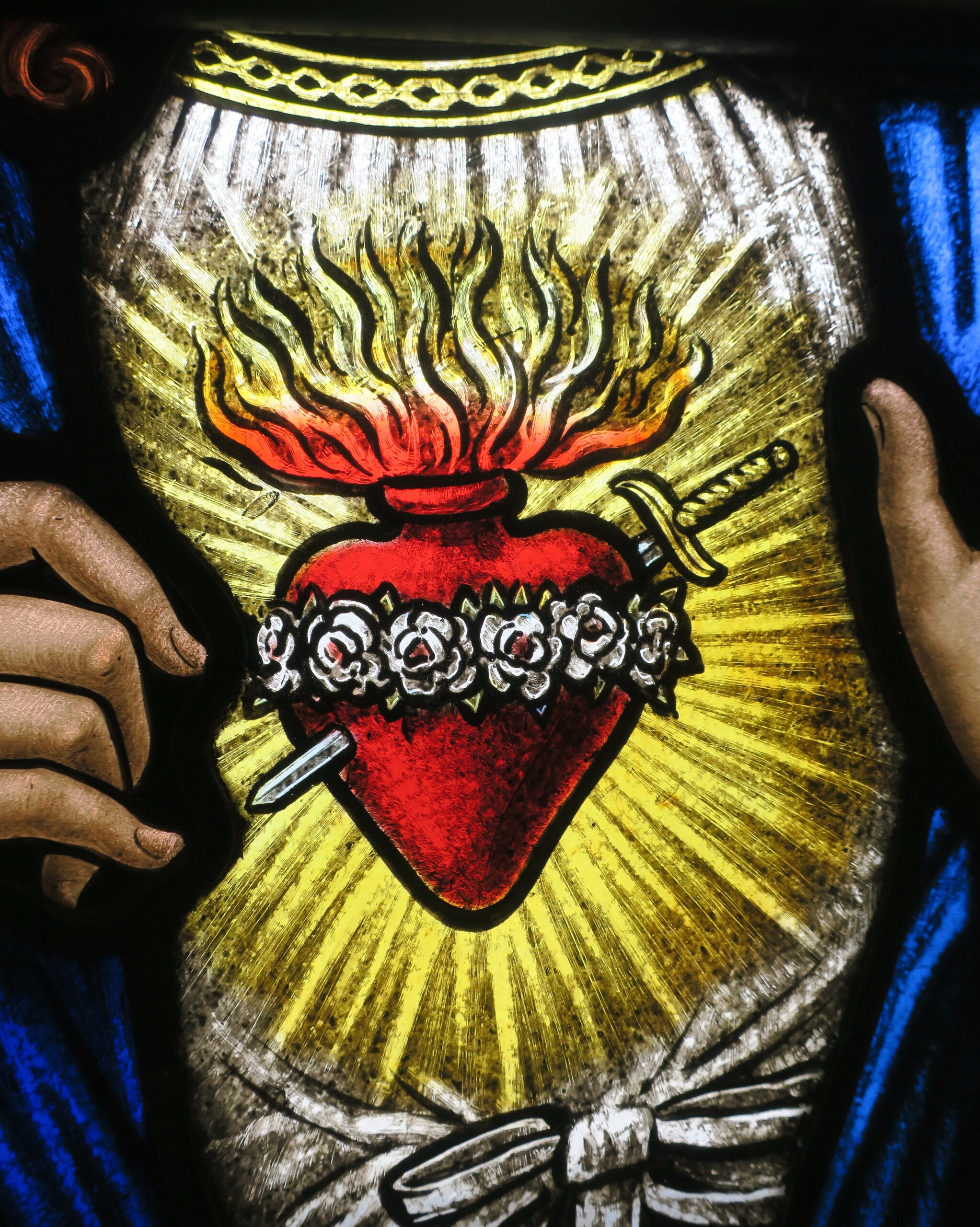 Immaculate Heart of Mary, stained-glass at Saint Mary of Perpetual Help Church. Defiance, Ohio / Wikimedia Commons