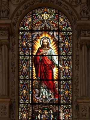 Stained glass of the Sacred Heart of Jesus in Cathedral of Cordoba. Wikimedia Commons