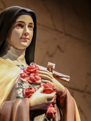 Saint,Therese,Of,Child,Jesus,Inside,The,Catholic,Church,Statue