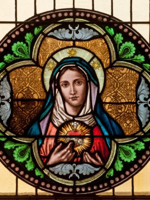 Round,Stained,Glass,Window,Depicting,Immaculate,Heart,Of,Mary