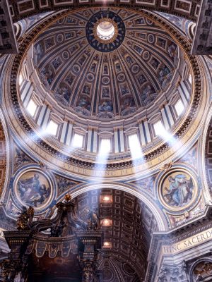 Rome,-,May,12,,2014:,Inside,The,St,Peter's,Basilica,